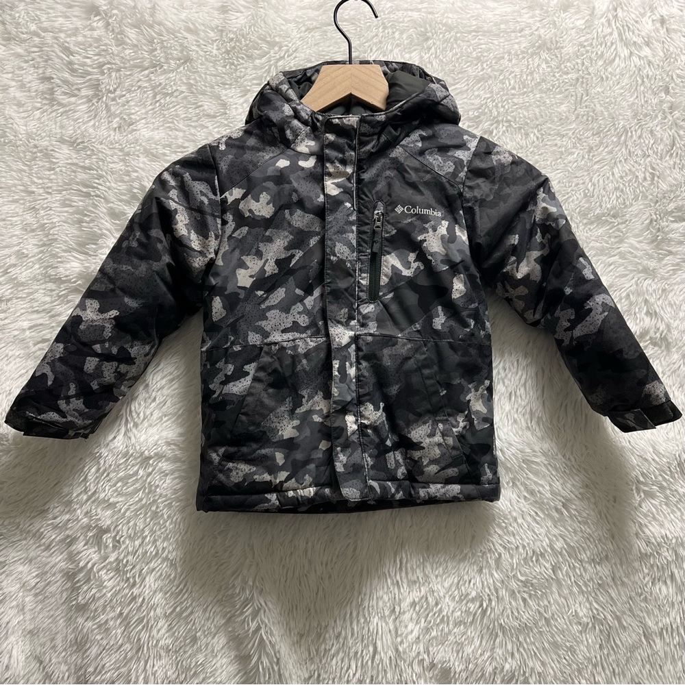 Columbia Kids' Black and Gray Camo Jacket